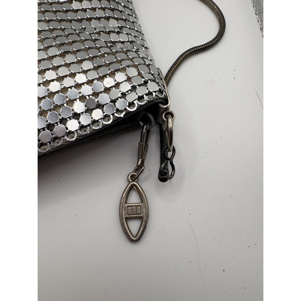 Vintage Silver Metallic Mesh Clutch Purse Snake Chain Strap - Picture 4 of 5